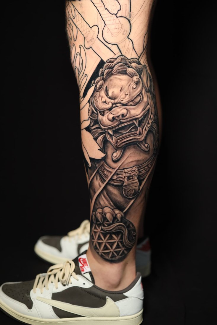 Tattoo: Foo dog, leg